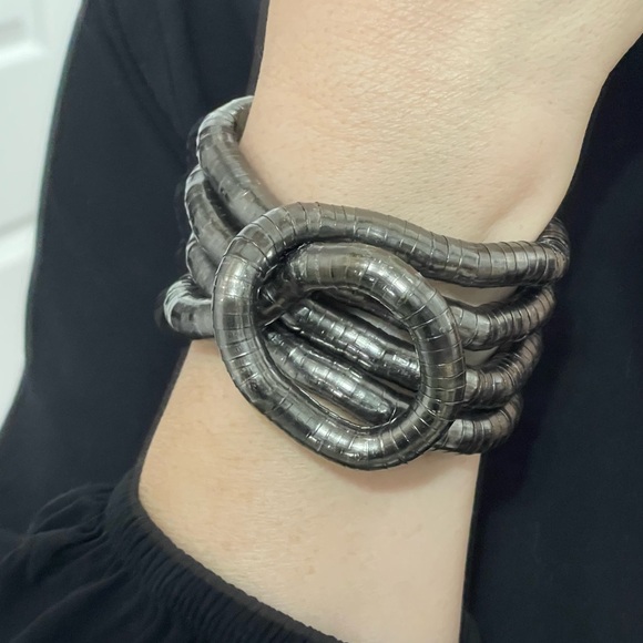Vintage Bending Gunmetal Tone Jewelry, Snake
necklace, choker, bracelet, art NEW - Picture 7 of 12